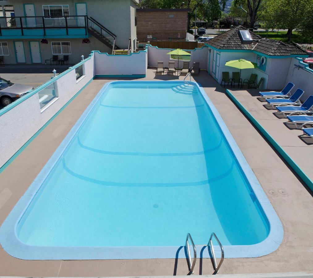 Tiki Shores Inn&Suites Penticton Exterior foto